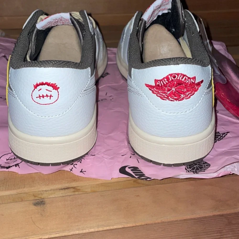 Travis Scott Reverse Mocha - Picture 8 of 9